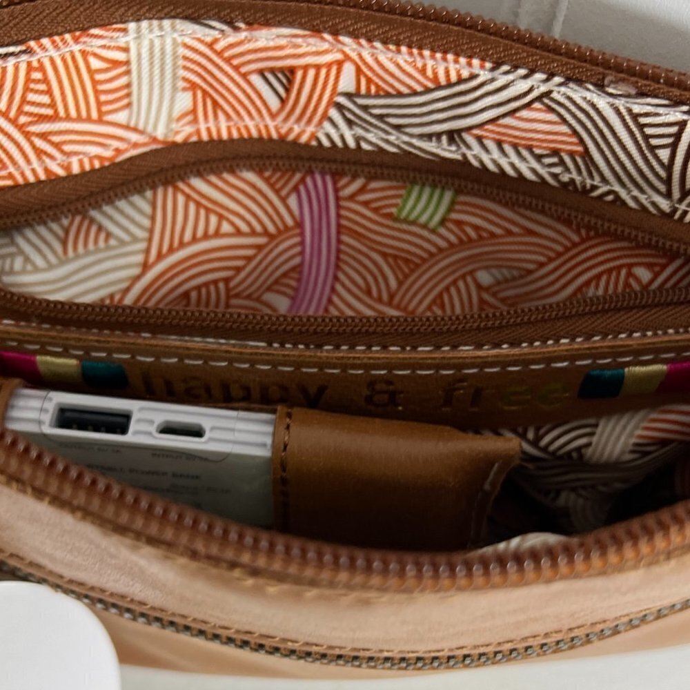 The SAK charging wristlet Sanibel NWT - Picture 7 of 15